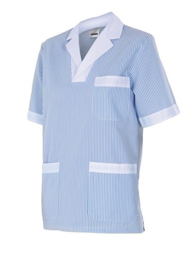 - Camisa pijama de mujer con cuello pico, manga corta y tres bolsillos con vivos en color blanco. abertura en los laterales.
-